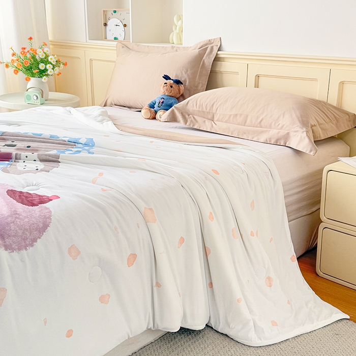 91家纺网 家纺一手货源 找家纺 米乐被业 2026新款大板氨纶凉感夏被被子被芯 玩偶聚会