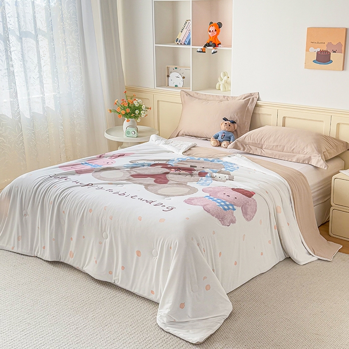 91家纺网 家纺一手货源 找家纺 米乐被业 2026新款大板氨纶凉感夏被被子被芯 玩偶聚会