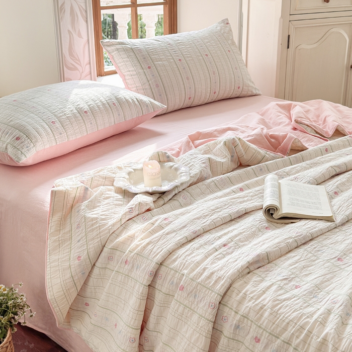 91家纺网 家纺一手货源 找家纺 木楌家居 2026新款全棉提花剪花夏被四件套 春梦雪