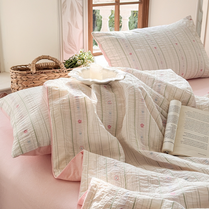 91家纺网 家纺一手货源 找家纺 木楌家居 2026新款全棉提花剪花夏被四件套 春梦雪