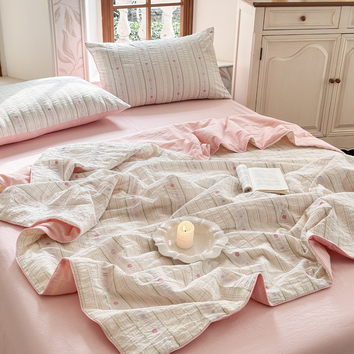 91家纺网 家纺一手货源 找家纺 木楌家居 2026新款全棉提花剪花夏被四件套 春梦雪