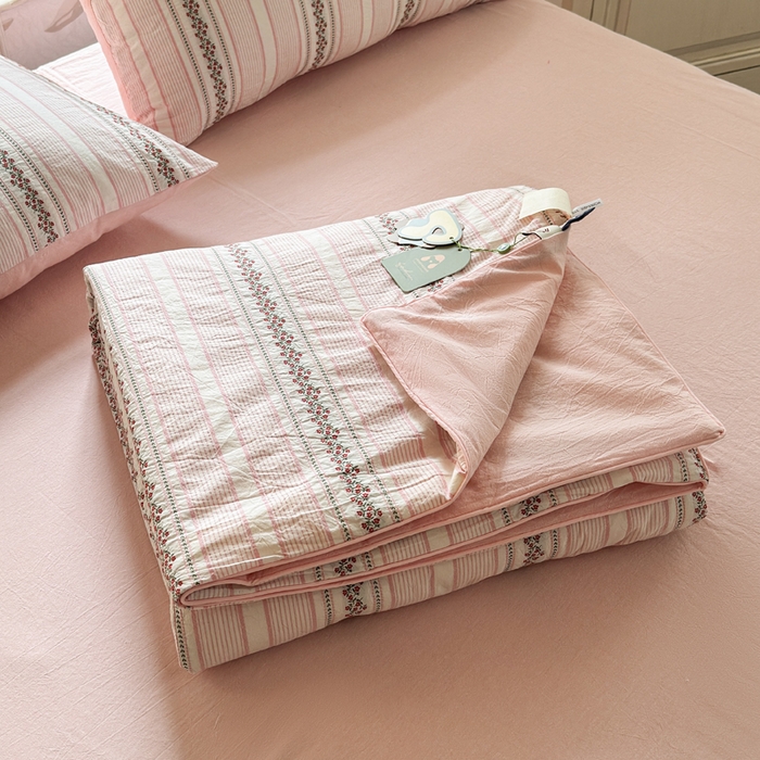 91家纺网 家纺一手货源 找家纺 木楌家居 2026新款全棉提花剪花夏被四件套 黎漾