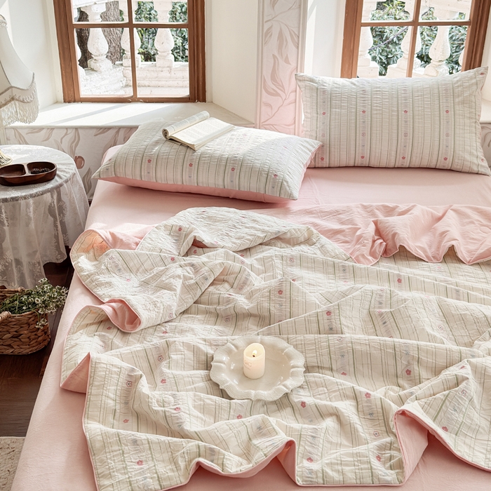 91家纺网 家纺一手货源 找家纺 木楌家居 2026新款全棉提花剪花夏被四件套 春梦雪