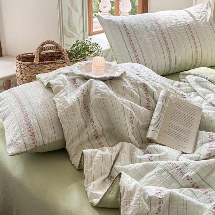 91家纺网 家纺一手货源 找家纺 木楌家居 2026新款全棉提花剪花夏被四件套 颜汐