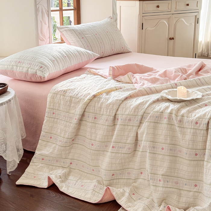 91家纺网 家纺一手货源 找家纺 木楌家居 2026新款全棉提花剪花夏被四件套 春梦雪