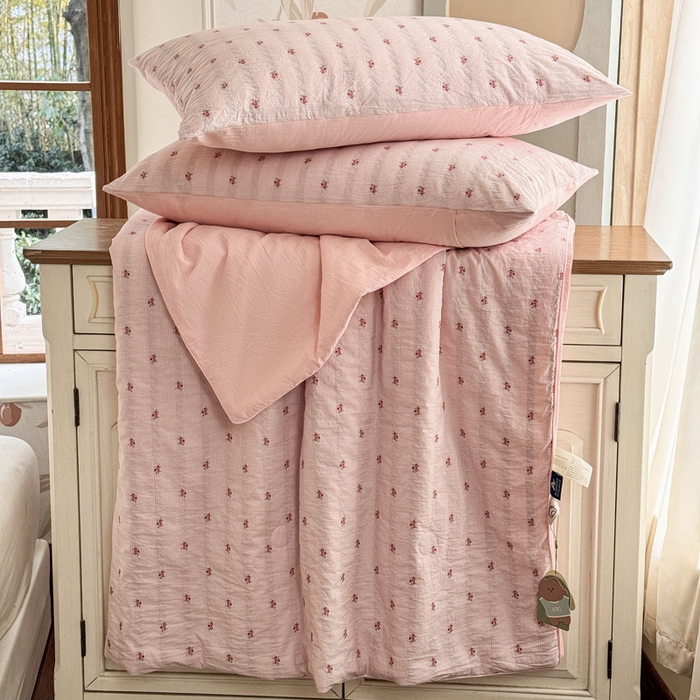 91家纺网 家纺一手货源 找家纺 木楌家居 2026新款全棉提花剪花夏被四件套 洛仪