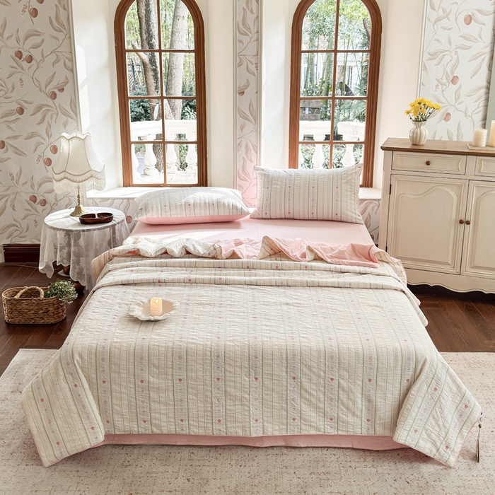 91家纺网 家纺一手货源 找家纺 木楌家居 2026新款全棉提花剪花夏被四件套 春梦雪