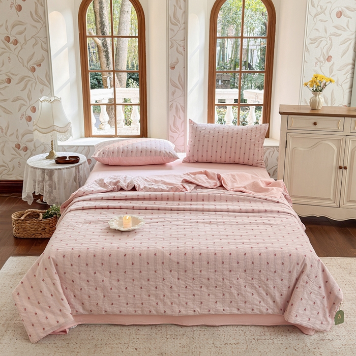 91家纺网 家纺一手货源 找家纺 木楌家居 2026新款全棉提花剪花夏被四件套 洛仪