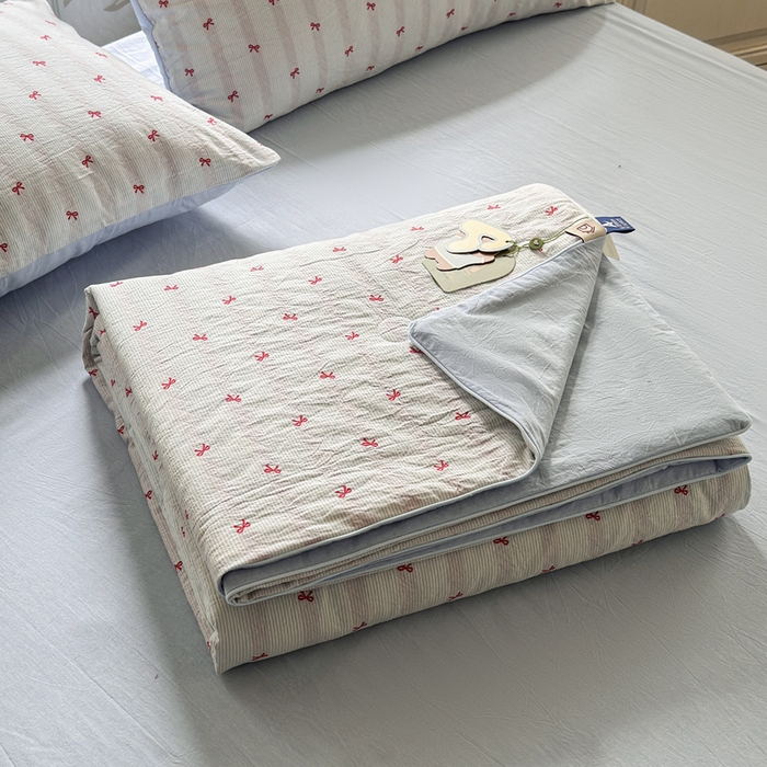 91家纺网 家纺一手货源 找家纺 木楌家居 2026新款全棉提花剪花夏被四件套 向云端