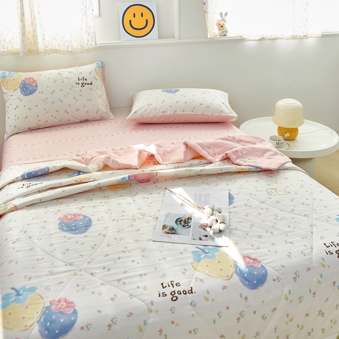 91家纺网 家纺一手货源 找家纺 黛妮雅 2026新款里外全棉印花棉花被纯棉夏被夏凉被空调被 夏被四件套草莓泡芙