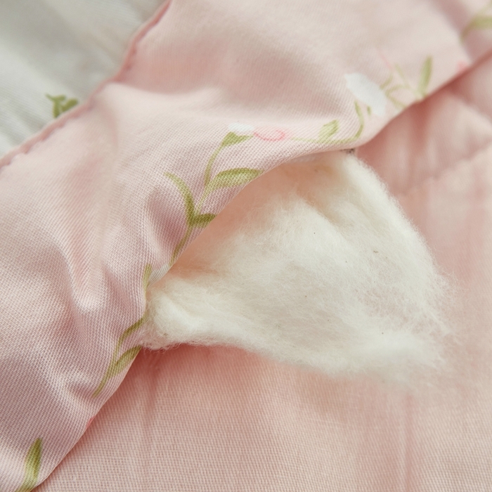 91家纺网 家纺一手货源 找家纺 黛妮雅 2026新款里外全棉印花棉花被纯棉夏被夏凉被空调被 夏被四件套草莓泡芙