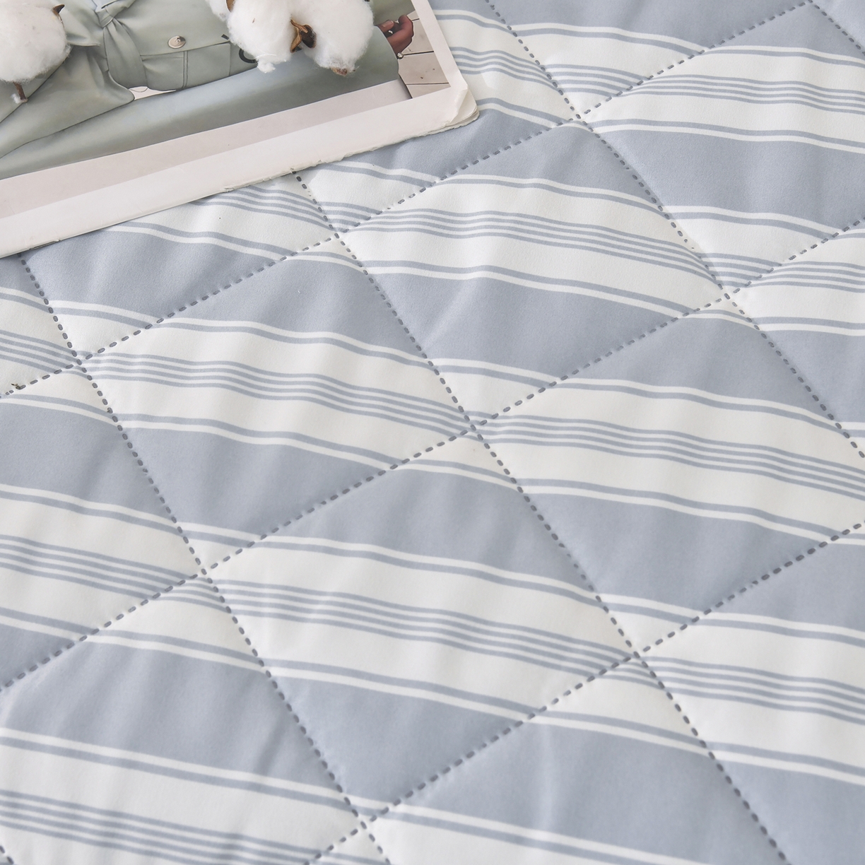 91家纺网 家纺一手货源 找家纺 培童 2025水洗棉夏被夏凉被空调被超声波压花礼品直播引流爆款 白条格