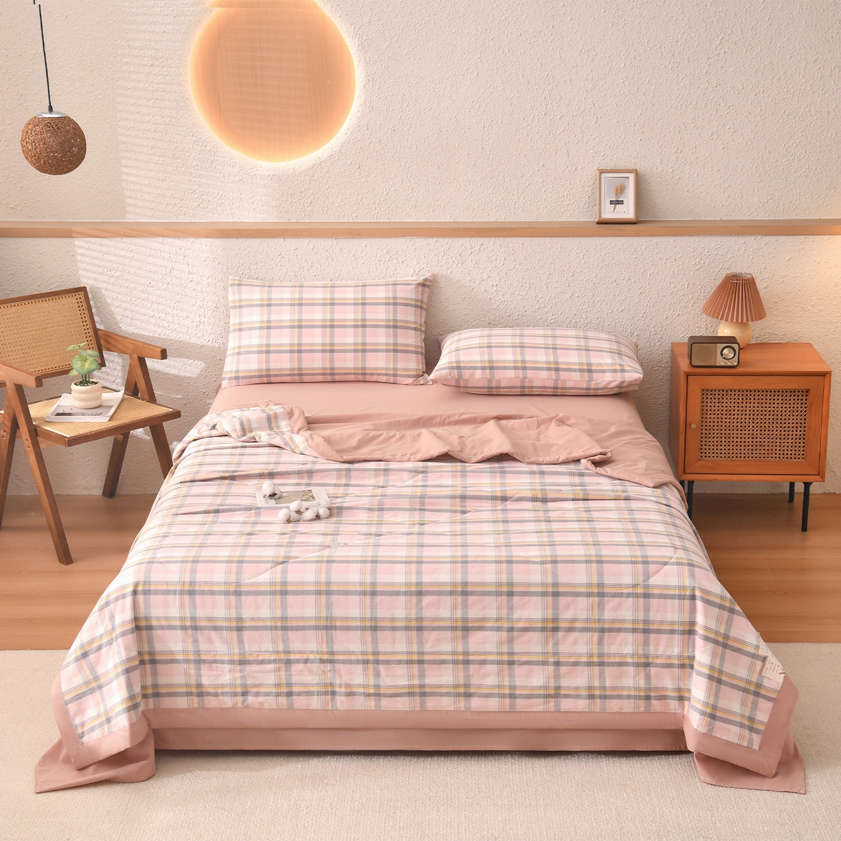 91家纺网 家纺一手货源 找家纺 培童家纺 2026新款全棉色织水洗棉A类棉花夏被可机洗空调被四件套床单枕套 简兮粉