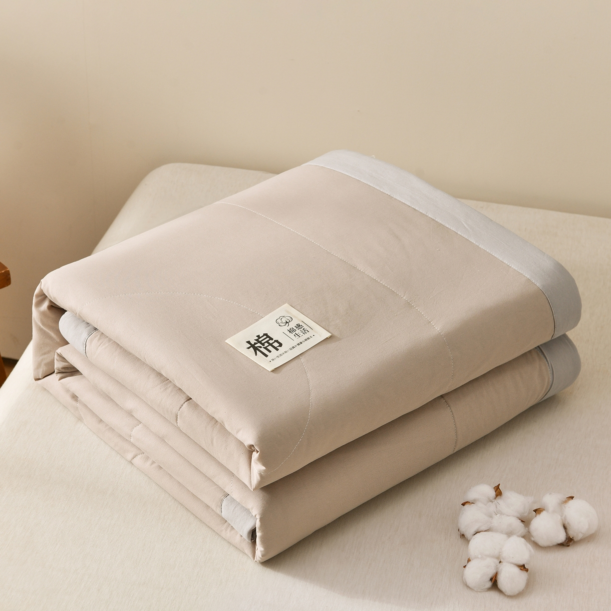 91家纺网 家纺一手货源 找家纺 培童家纺 2026新款全棉色织水洗棉A类棉花夏被可机洗空调被四件套床单枕套 棕小格
