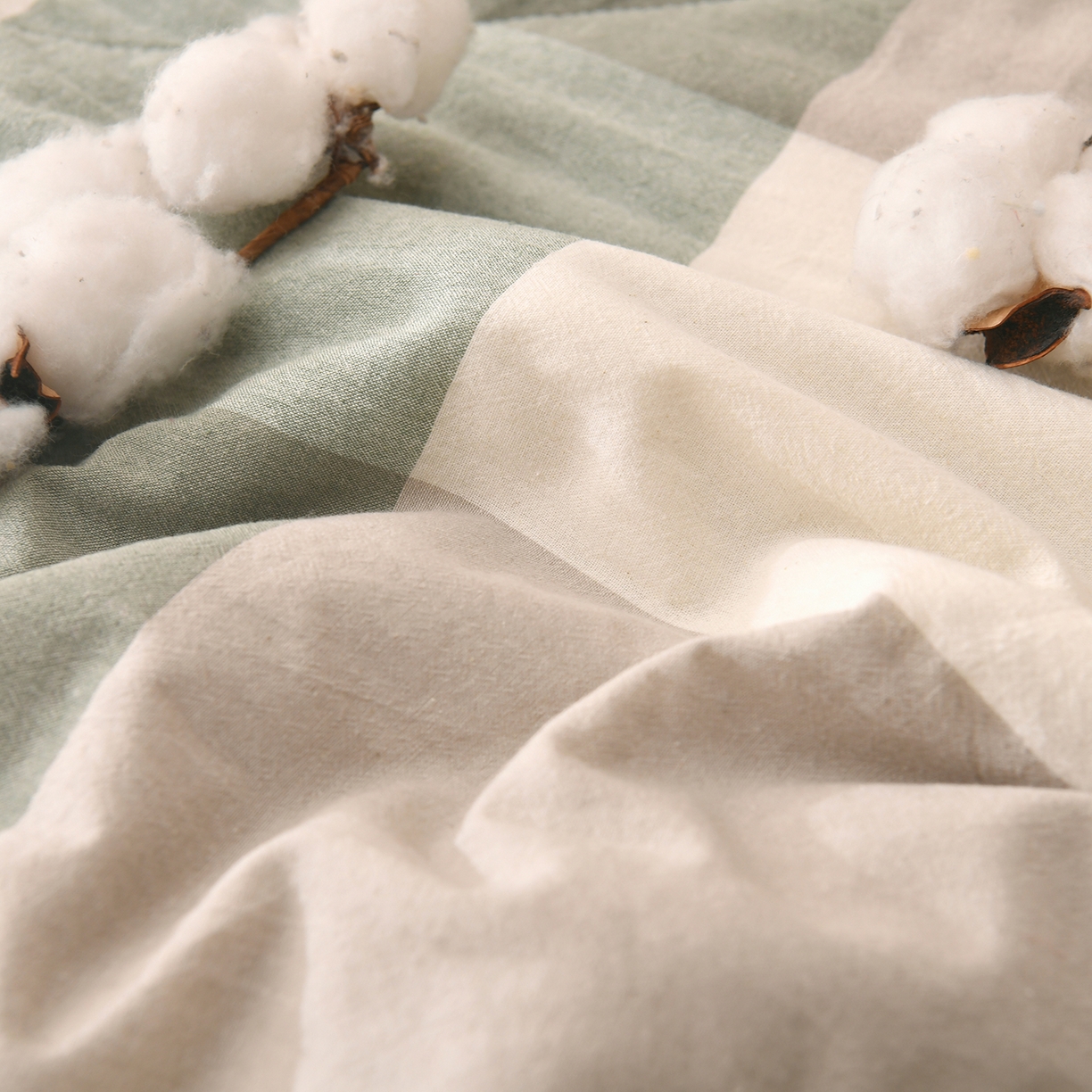 91家纺网 家纺一手货源 找家纺 培童家纺 2026新款全棉色织水洗棉A类棉花夏被可机洗空调被四件套床单枕套 绿大格