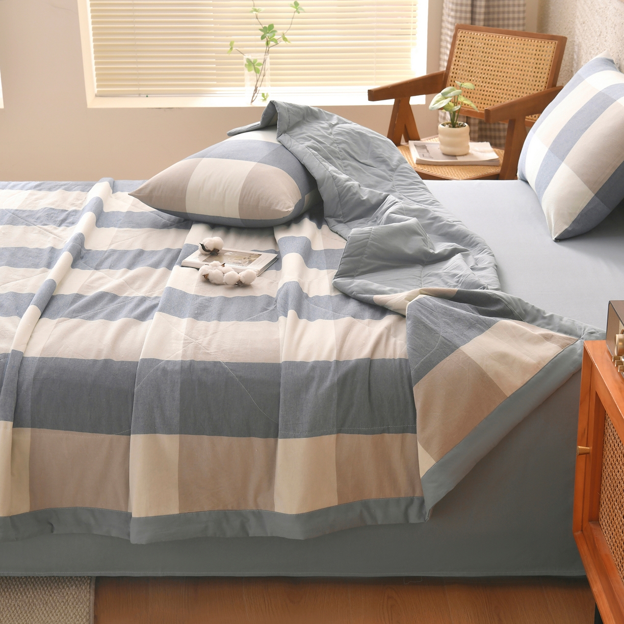 91家纺网 家纺一手货源 找家纺 培童家纺 2026新款全棉色织水洗棉A类棉花夏被可机洗空调被四件套床单枕套 蓝大格