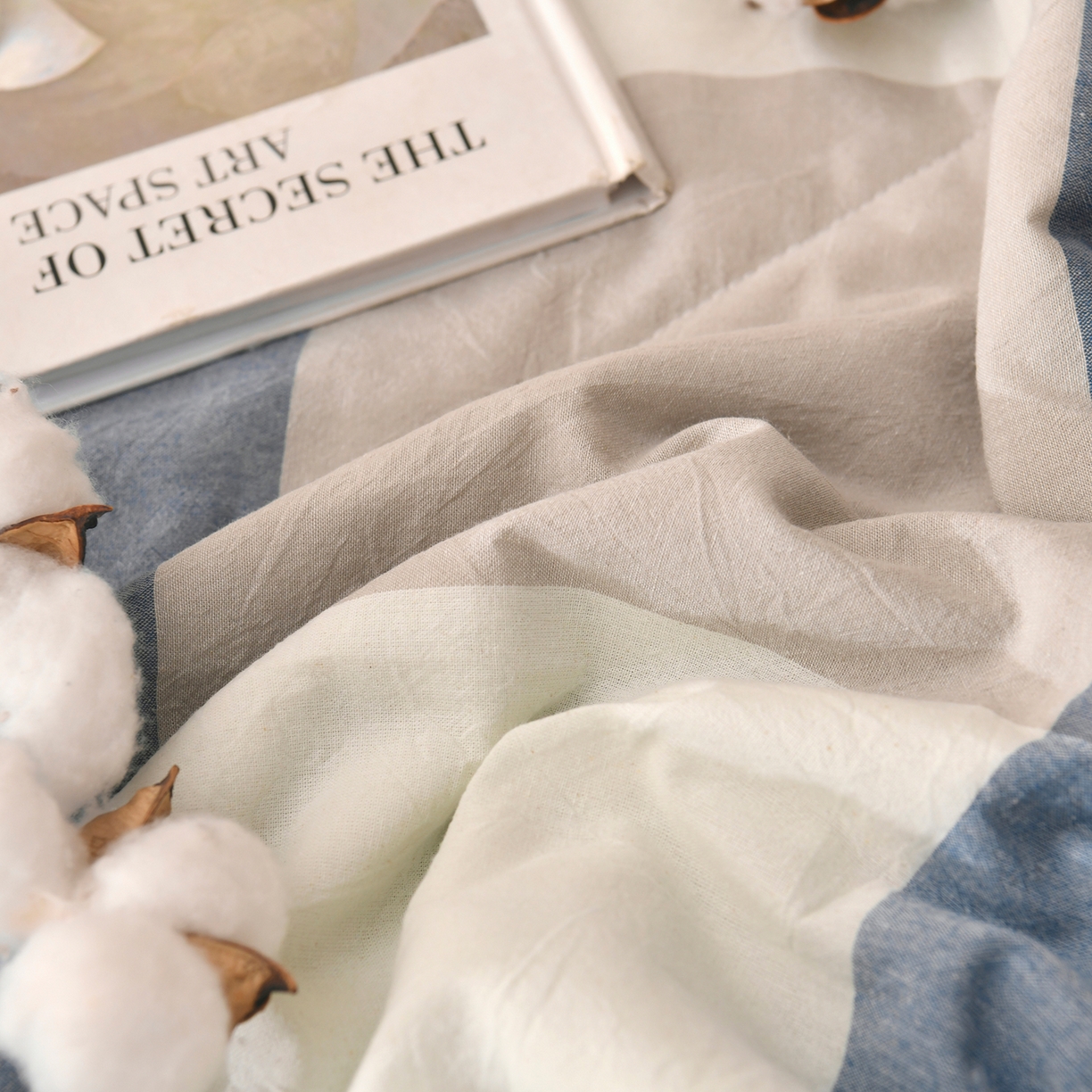 91家纺网 家纺一手货源 找家纺 培童家纺 2026新款全棉色织水洗棉A类棉花夏被可机洗空调被四件套床单枕套 蓝大格