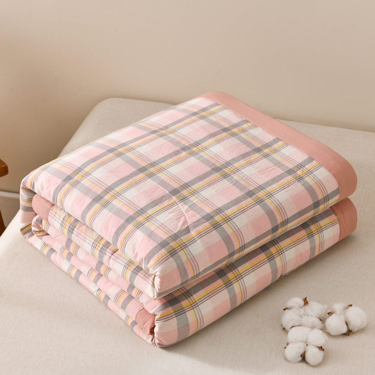 91家纺网 家纺一手货源 找家纺 培童家纺 2026新款全棉色织水洗棉A类棉花夏被可机洗空调被四件套床单枕套 简兮粉