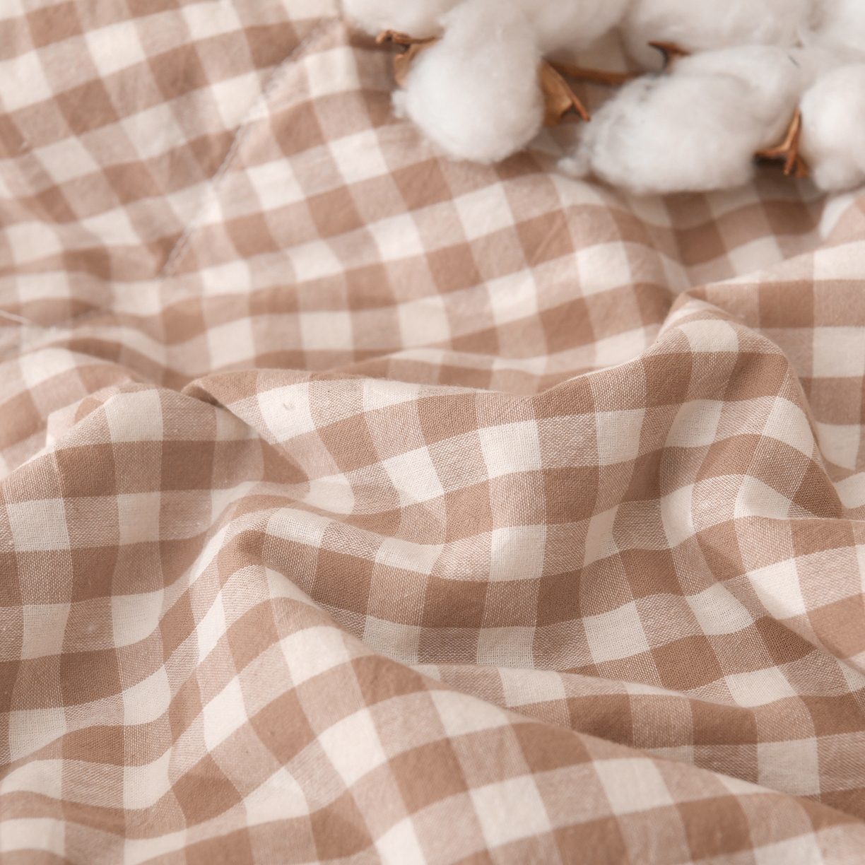 91家纺网 家纺一手货源 找家纺 培童家纺 2026新款全棉色织水洗棉A类棉花夏被可机洗空调被四件套床单枕套 卡小格