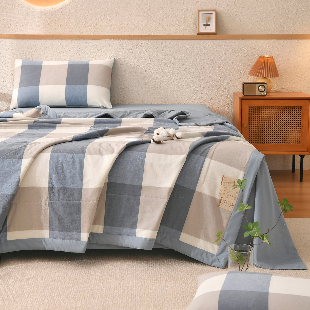 91家纺网 家纺一手货源 找家纺 培童家纺 2026新款全棉色织水洗棉A类棉花夏被可机洗空调被四件套床单枕套 蓝大格