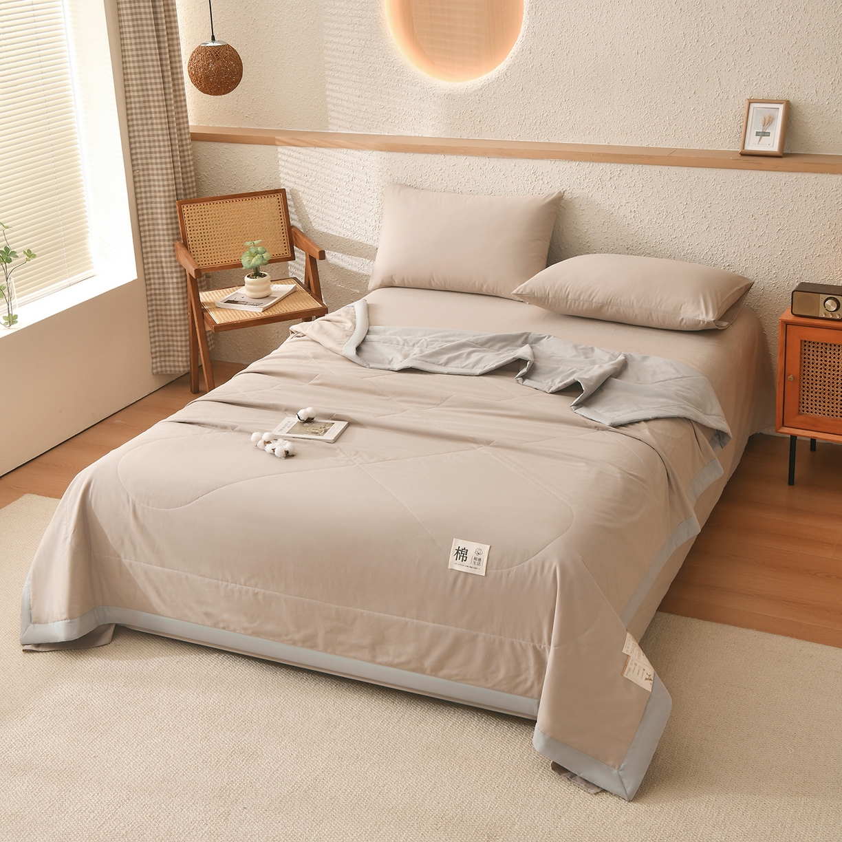 91家纺网 家纺一手货源 找家纺 培童家纺 2026新款全棉色织水洗棉A类棉花夏被可机洗空调被四件套床单枕套 棕小格