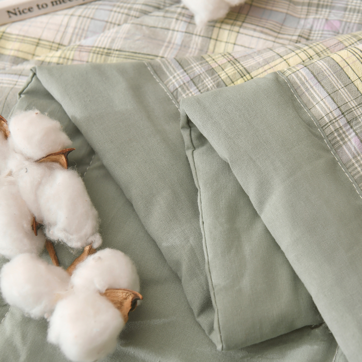 91家纺网 家纺一手货源 找家纺 培童家纺 2026新款全棉色织水洗棉A类棉花夏被可机洗空调被四件套床单枕套 品格-绿