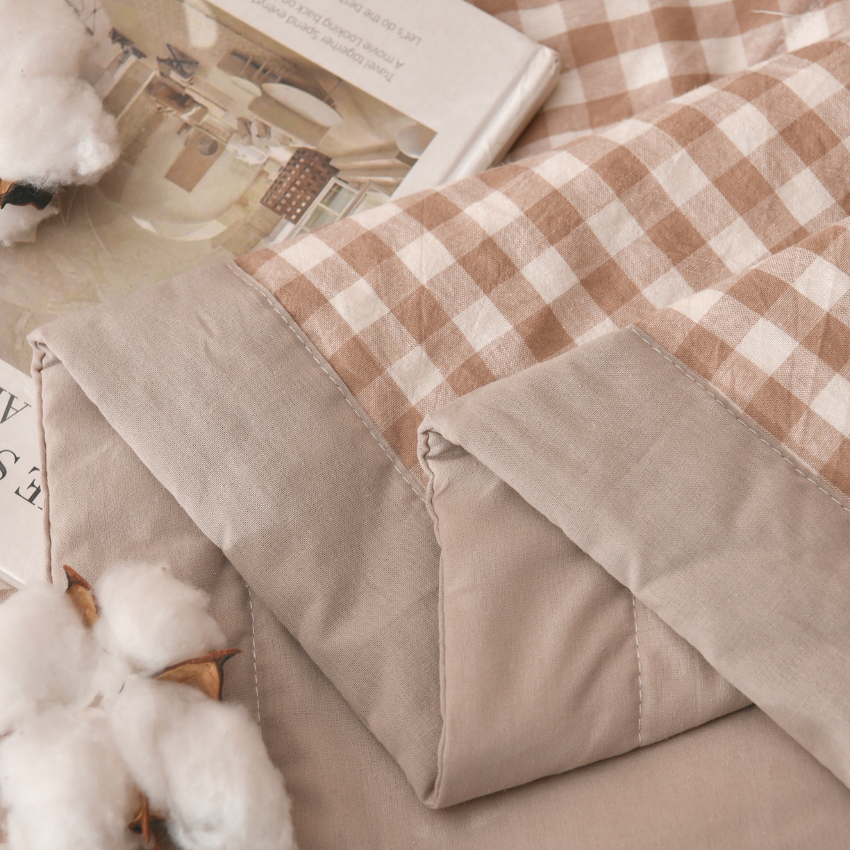 91家纺网 家纺一手货源 找家纺 培童家纺 2026新款全棉色织水洗棉A类棉花夏被可机洗空调被四件套床单枕套 卡小格