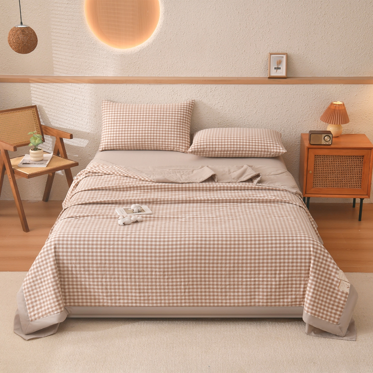 91家纺网 家纺一手货源 找家纺 培童家纺 2026新款全棉色织水洗棉A类棉花夏被可机洗空调被四件套床单枕套 卡小格