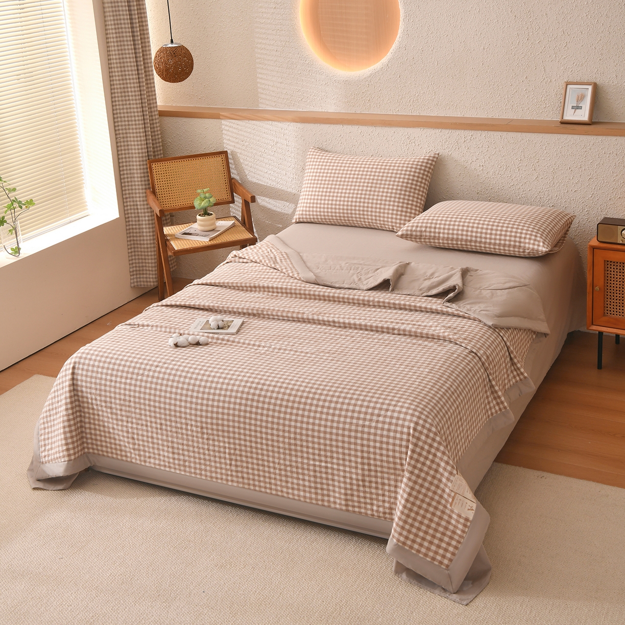 91家纺网 家纺一手货源 找家纺 培童家纺 2026新款全棉色织水洗棉A类棉花夏被可机洗空调被四件套床单枕套 卡小格