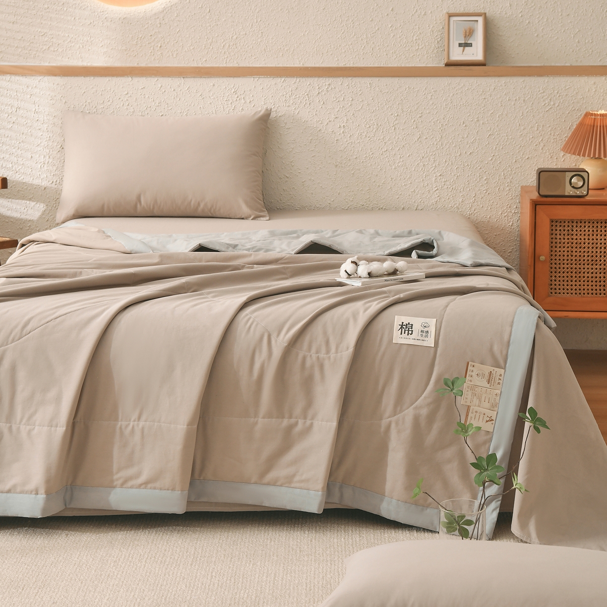 91家纺网 家纺一手货源 找家纺 培童家纺 2026新款全棉色织水洗棉A类棉花夏被可机洗空调被四件套床单枕套 棕小格