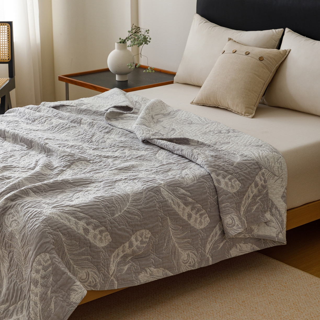 91家纺网 家纺一手货源 找家纺 悦然毛巾被 2026新款外贸全棉三层纱布毛巾被盖毯 空灵羽灰