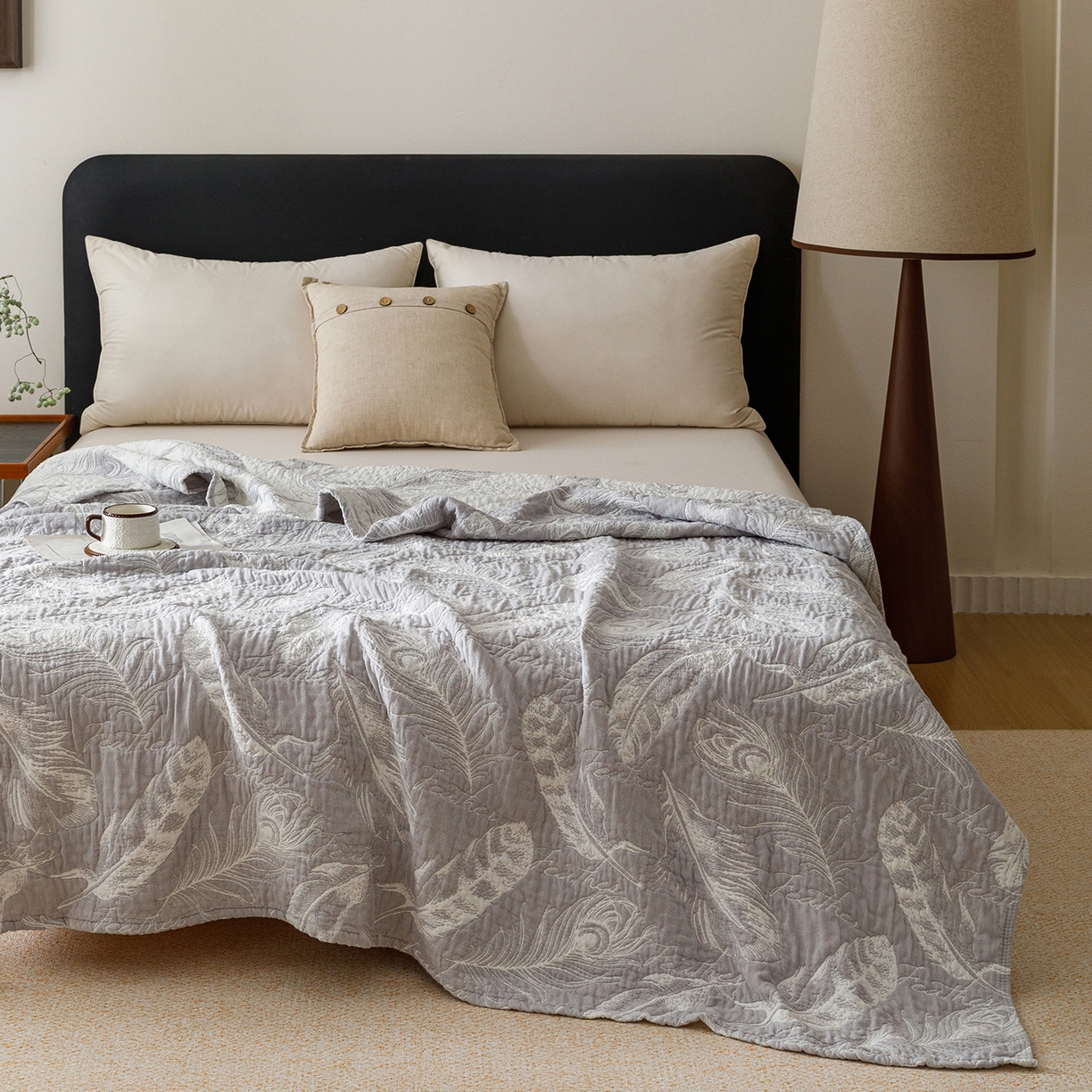 91家纺网 家纺一手货源 找家纺 悦然毛巾被 2026新款外贸全棉三层纱布毛巾被盖毯 空灵羽灰