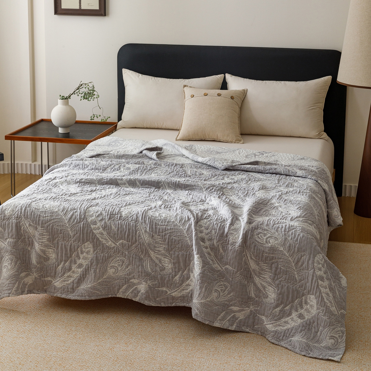 91家纺网 家纺一手货源 找家纺 悦然毛巾被 2026新款外贸全棉三层纱布毛巾被盖毯 空灵羽灰