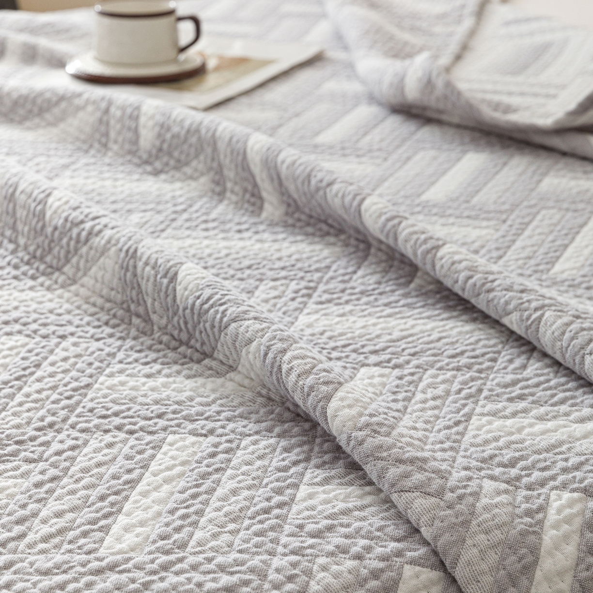 91家纺网 家纺一手货源 找家纺 悦然毛巾被 2026新款外贸全棉三层纱布毛巾被盖毯 迷宫灰