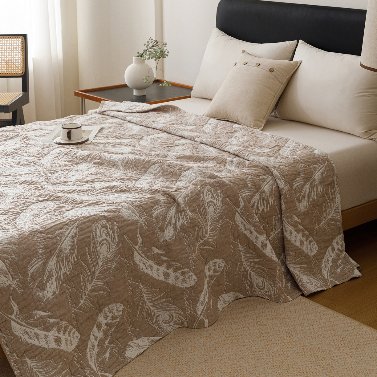 91家纺网 家纺一手货源 找家纺 悦然毛巾被 2026新款外贸全棉三层纱布毛巾被盖毯 空灵羽咖