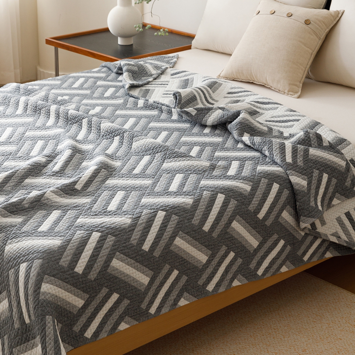 91家纺网 家纺一手货源 找家纺 悦然毛巾被 2026新款外贸全棉三层纱布毛巾被盖毯 迷宫蓝