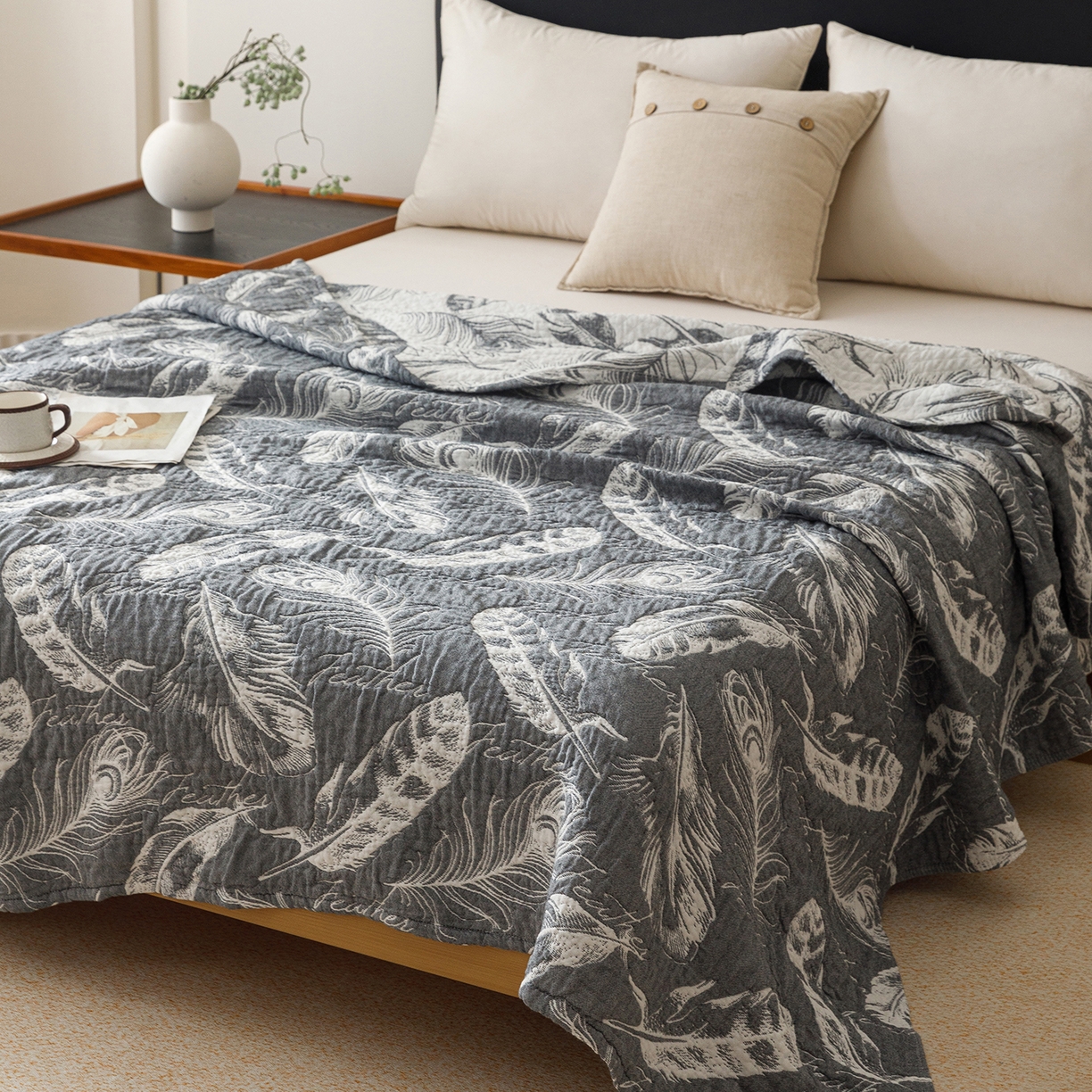 91家纺网 家纺一手货源 找家纺 悦然毛巾被 2026新款外贸全棉三层纱布毛巾被盖毯 空灵羽蓝