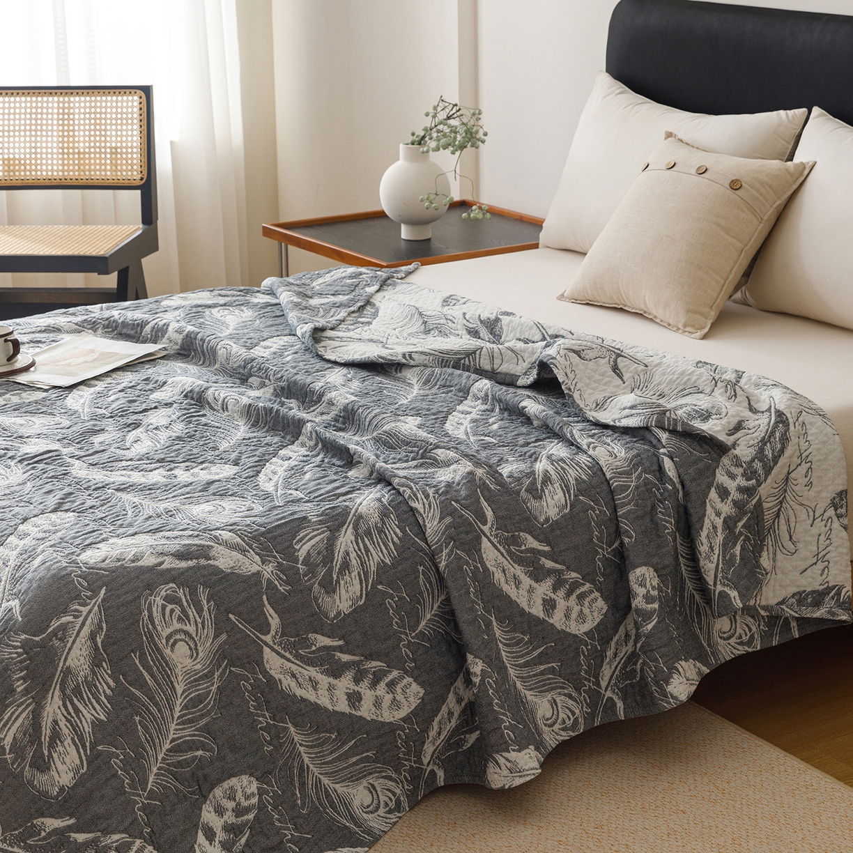 91家纺网 家纺一手货源 找家纺 悦然毛巾被 2026新款外贸全棉三层纱布毛巾被盖毯 空灵羽蓝