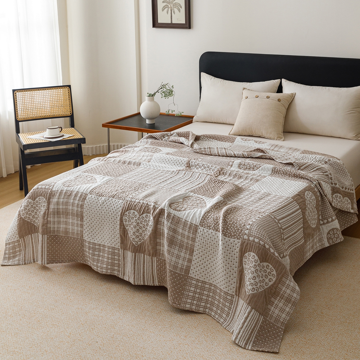 91家纺网 家纺一手货源 找家纺 悦然毛巾被 2026新款外贸全棉三层纱布毛巾被盖毯 爱心拼布咖