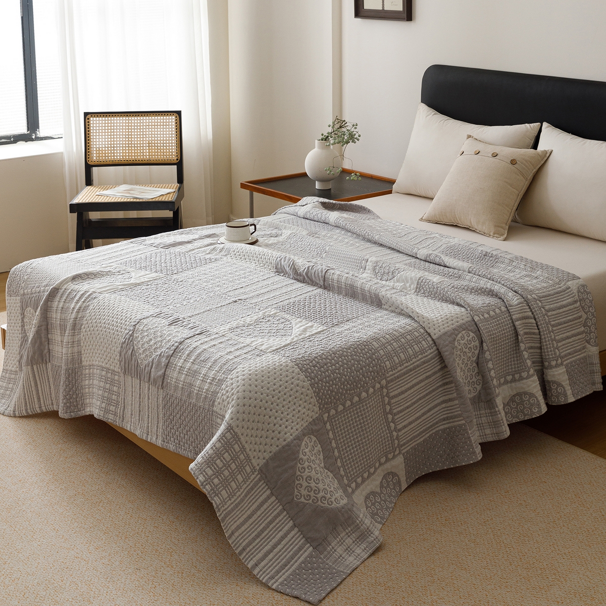 91家纺网 家纺一手货源 找家纺 悦然毛巾被 2026新款外贸全棉三层纱布毛巾被盖毯 爱心拼布灰