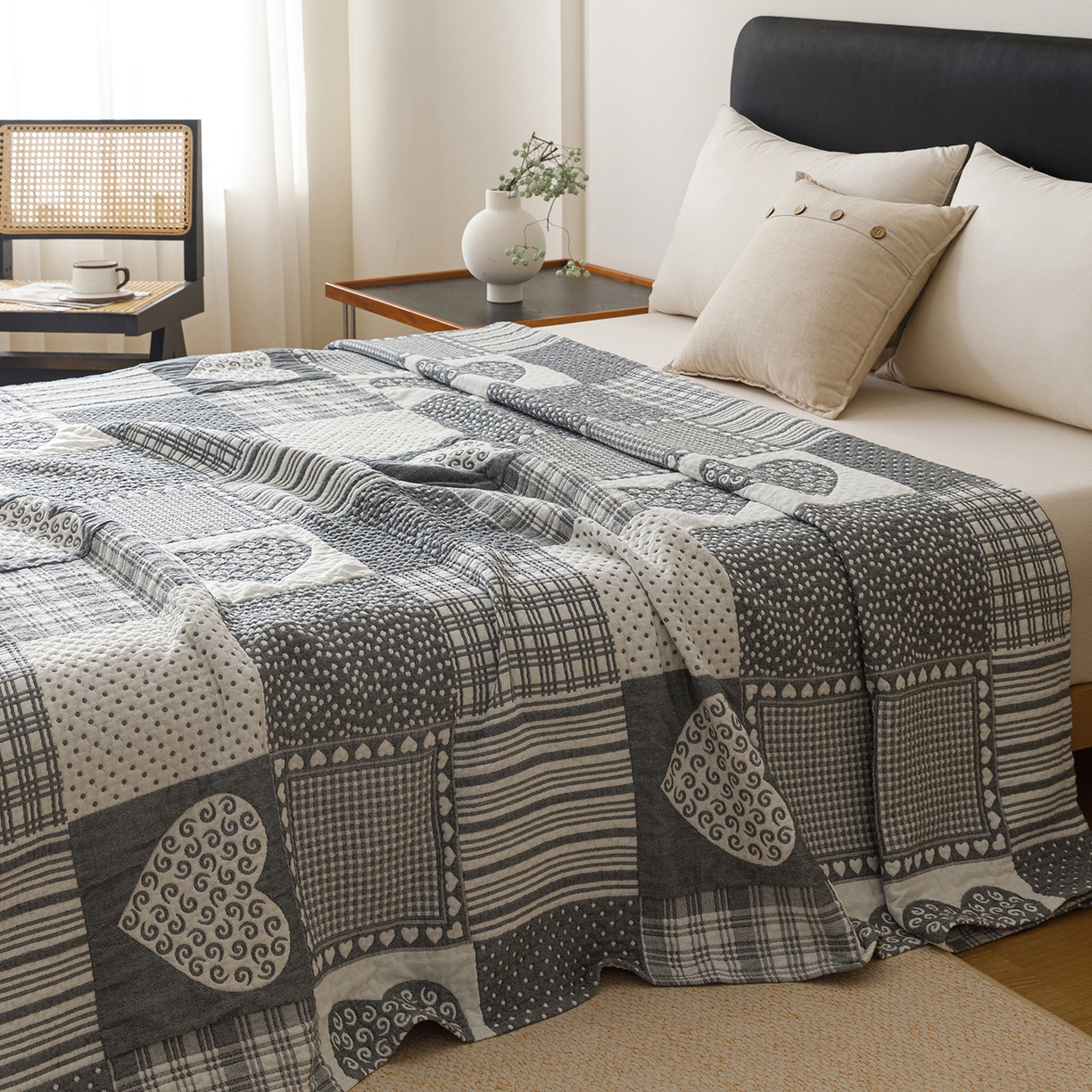 91家纺网 家纺一手货源 找家纺 悦然毛巾被 2026新款外贸全棉三层纱布毛巾被盖毯 爱心拼布蓝