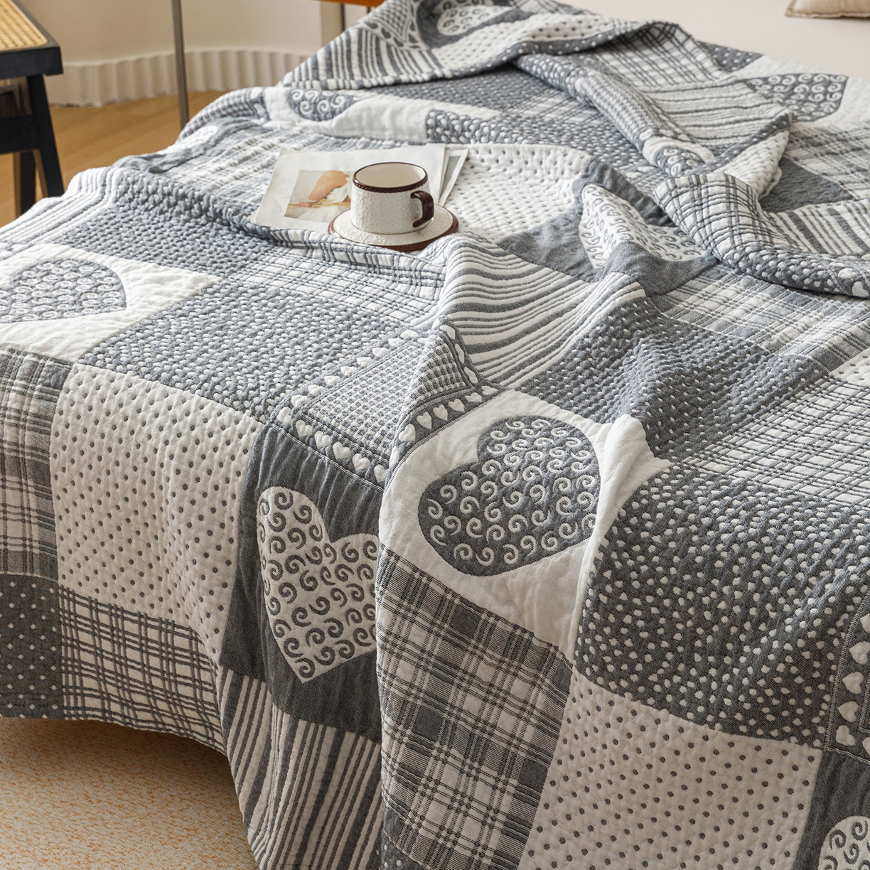 91家纺网 家纺一手货源 找家纺 悦然毛巾被 2026新款外贸全棉三层纱布毛巾被盖毯 爱心拼布蓝