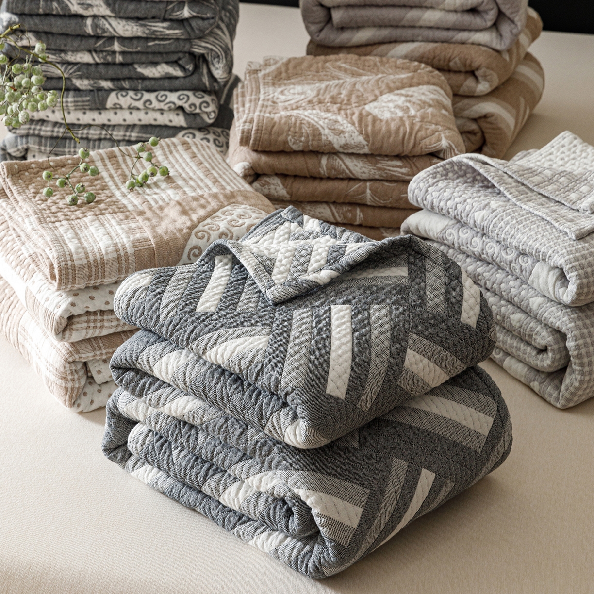 91家纺网 家纺一手货源 找家纺 悦然毛巾被 2026新款外贸全棉三层纱布毛巾被盖毯 组合