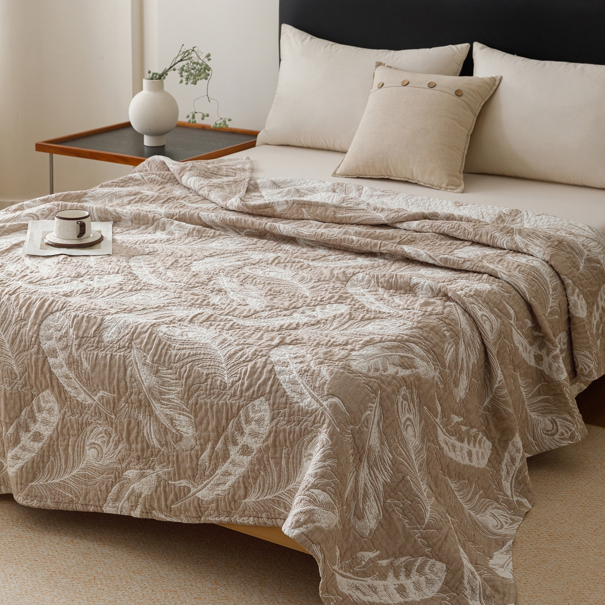 91家纺网 家纺一手货源 找家纺 悦然毛巾被 2026新款外贸全棉三层纱布毛巾被盖毯 空灵羽咖