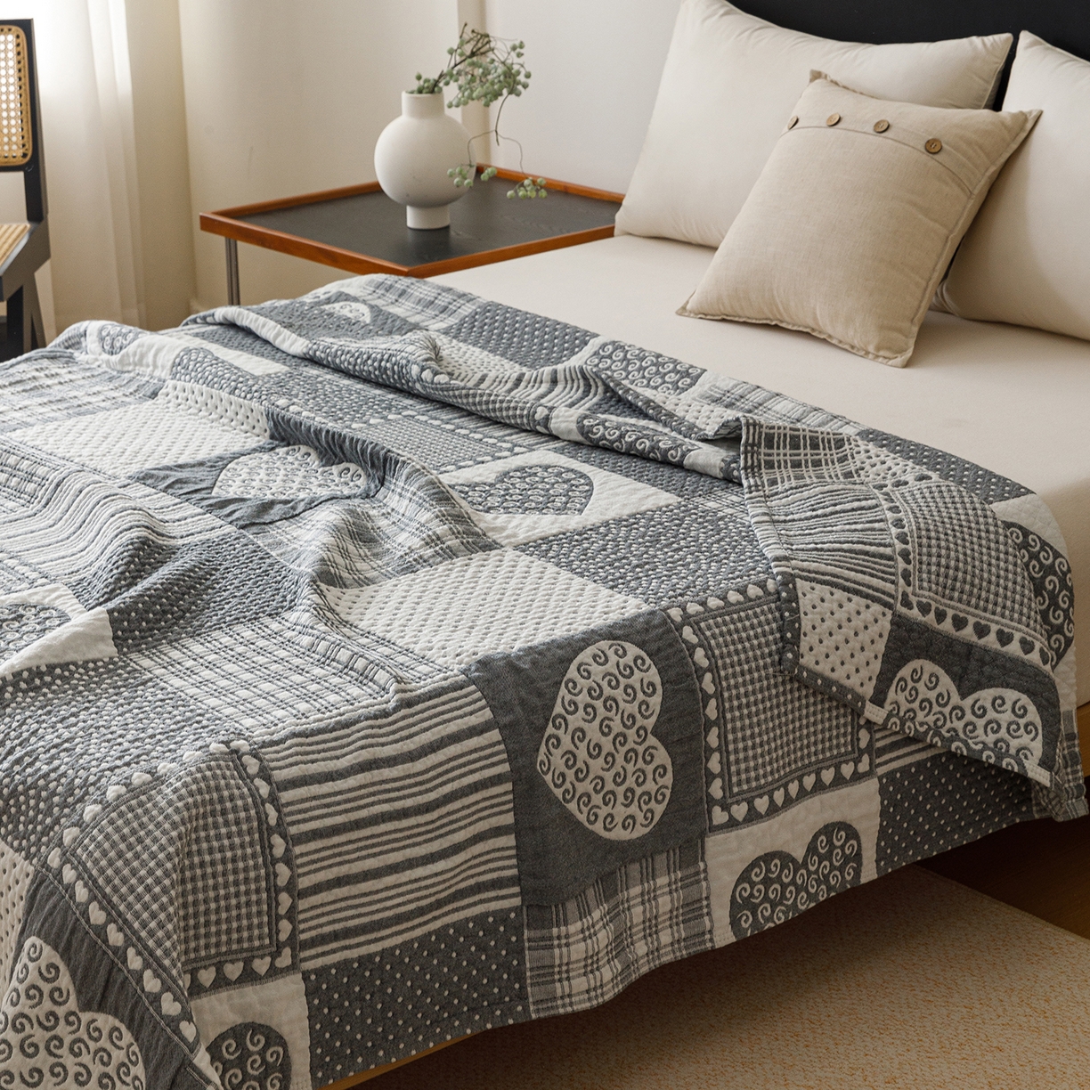 91家纺网 家纺一手货源 找家纺 悦然毛巾被 2026新款外贸全棉三层纱布毛巾被盖毯 爱心拼布蓝