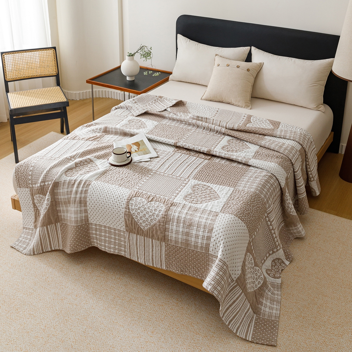 91家纺网 家纺一手货源 找家纺 悦然毛巾被 2026新款外贸全棉三层纱布毛巾被盖毯 爱心拼布咖