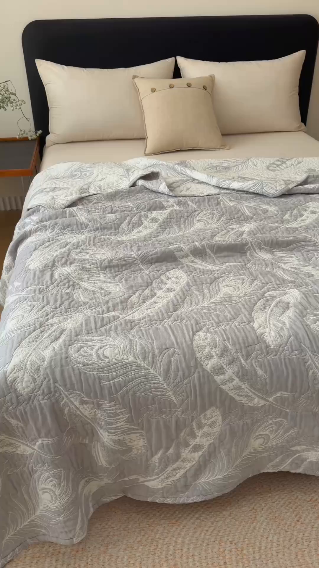 91家纺网 家纺一手货源 找家纺 悦然毛巾被 2026新款外贸全棉三层纱布毛巾被盖毯 空灵羽灰