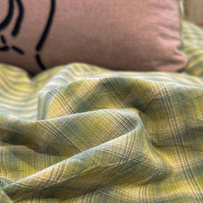 91家纺网 家纺一手货源 找家纺 花漾家居 2026新款无印宿舍简约全棉色织水洗棉毛巾绣四件套 绿咖格