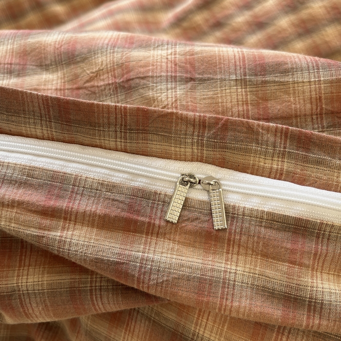 91家纺网 家纺一手货源 找家纺 花漾家居 2026新款无印宿舍简约全棉色织水洗棉毛巾绣四件套 粉咖格