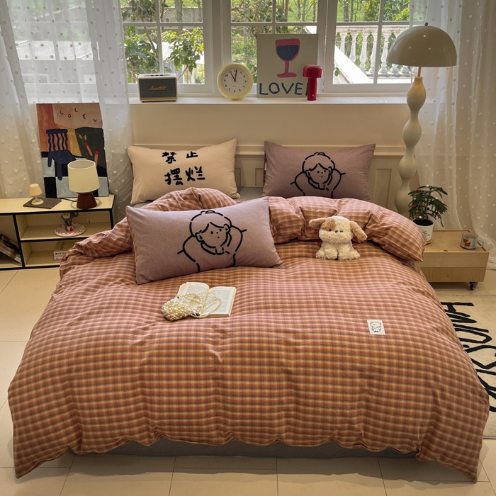 91家纺网 家纺一手货源 找家纺 花漾家居 2026新款无印宿舍简约全棉色织水洗棉毛巾绣四件套 粉咖格